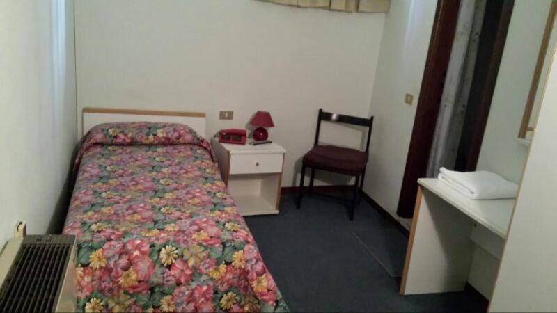 Hotel Primavera Desenzano del Garda Oda fotoğraf